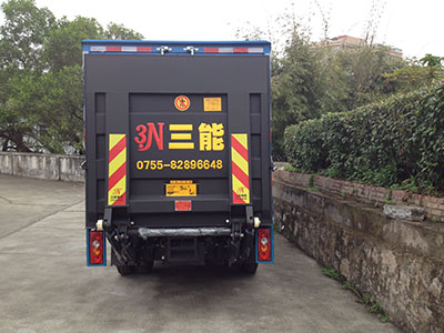 貨車尾部標志板的要求，確保行車安全的重要因素